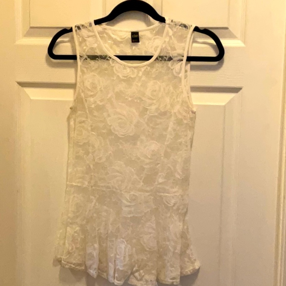 Chic White Lace Sleeveless Top